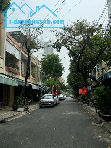 *Bán lô đất đường Cao Bá Quát, đối diện chợ, gần Cầu Tình Yêu, dt 90m2, giá chỉ 12,5 Tỷ