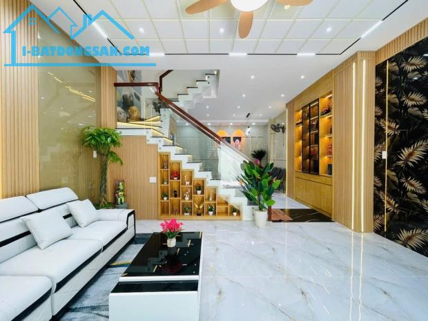 Bán nhà Gò Vấp, hẻm xe hơi Thống Nhất, gần Lottemart, 5 x 11, 3 tầng, 6.x tỷ TL
