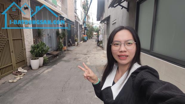 Nhà full nội thất ngay Lê Trọng Tấn 42m2, 3PN có PN trệt, hẻm 5m ô tô thông mà chỉ 4Đ nhỏ