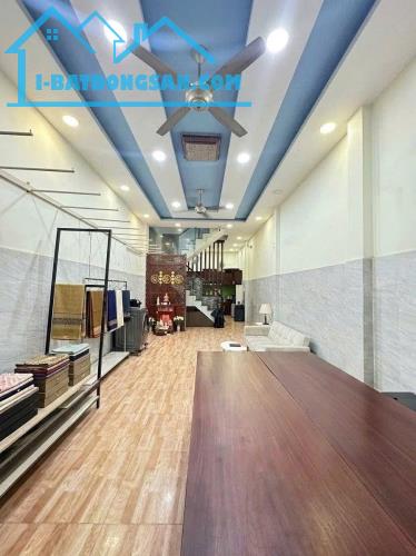 Nhà Tân Bình - Lạc Long Quân, 5 tầng ở ngay - KD, ngang hơn 4m - dài 16m – 14 tỷ nhẹ.