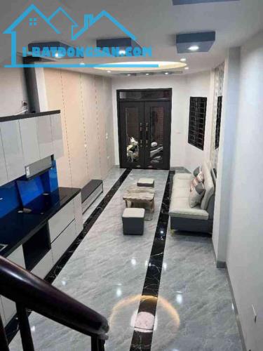 BÁN NHÀ PHÚ MỸ – 36M² × 5 TẦNG – NỘI THẤT CAO CẤP, gần oto Giá chỉ 8.X tỷ