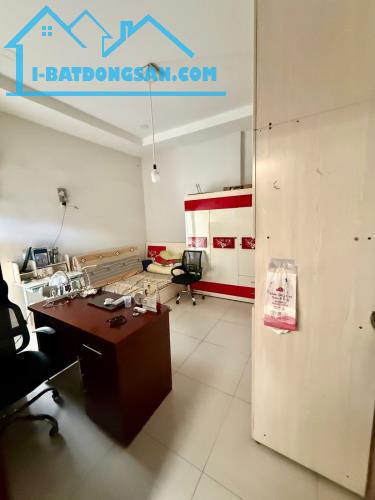 Bán gấp nhà 4 tầng sát mặt tiền Lũy Bán Bích, xây kiên cố 84M, HXH 6m, 6 phòng ngủ, 7.x tỷ