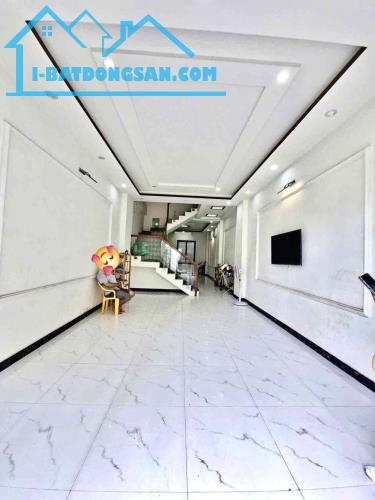 Nhà Cách AEON MALL chỉ vài trăm mét, oto chạy vòng quanh ngõ thông, 59m2*3 tầng: 4tỷ3