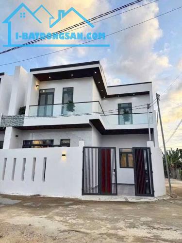 NHÀ LẦU VỪA HOÀN THIỆN NGAY 1 SẸC ĐƯỜNG HƯƠNG LỘ 7