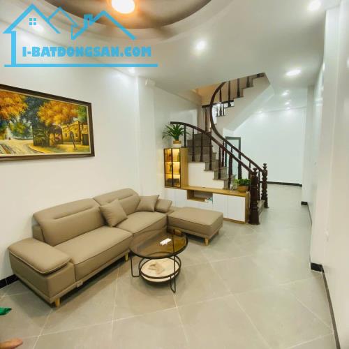 BÁN NHÀ 5 TẦNG LÔ GÓC NỘI THẤT ĐẸP, GẦN ĐƯỜNG Ô TÔ THÔNG PHỐ GIÁP NHỊ - HOÀNG MAI.