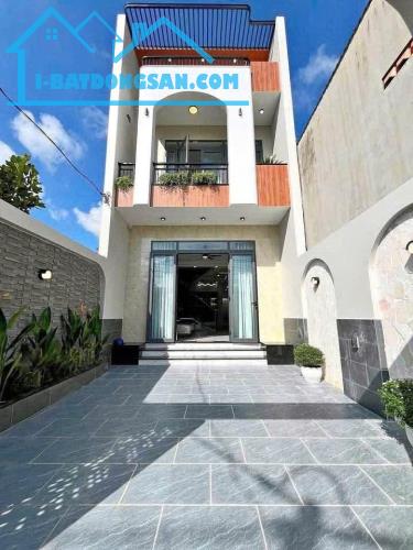 NHÀ LẦU ĐÃ HOÀN THIỆN 95% SỔ RIÊNG GẦN KDL BỬU LONG