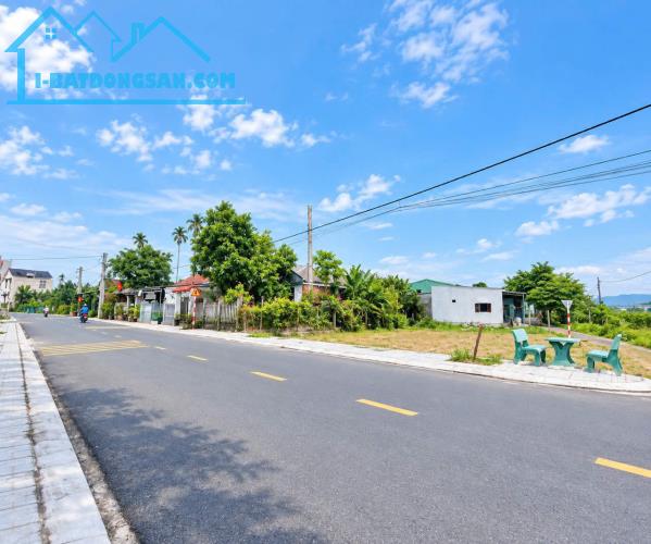 Sụp Hầm Lô góc 2 mặt tiền Đường Nhựa Kinh Doanh 11M5 ngay trung tâm Chợ Huyện Thị Trấn Nam
