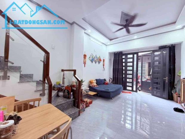 Duy nhất 1 căn nhà hơn 5 động có kết cấu 4 tầng - Nguyễn Tri Phương - Quận 10