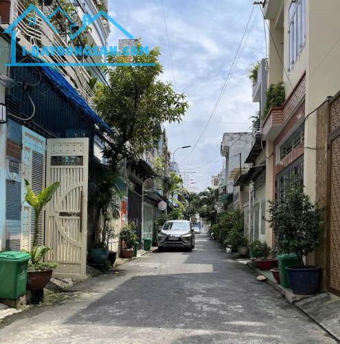 Bán nhà 3 lầu HXH Nguyễn Văn Khối ngang 8m 120m2 gần CV Làng Hoa vài căn ra MT chỉ 15 tỷ.