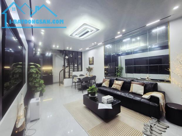 BÁN NHÀ GẦN PHỐ CỰ LỘC – QUAN NHÂN, RẤT GẦN ĐƯỜNG Ô TÔ, NHÀ 4 TẦNG NỘI THẤT ĐẸP Ở NGAY.