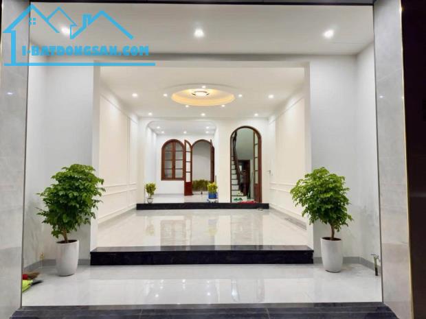 Phân Lô Trần Quốc Hoàn - 50/60M2, 5 Tầng, MT 4.8M, Ở Ngay, Gara, Ô Tô Tránh, 23.9 Tỷ