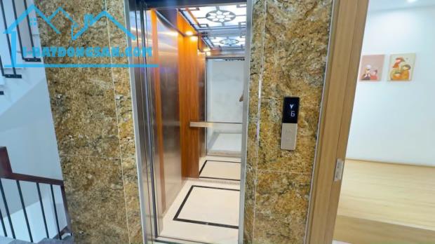 Bán tòa nhà 9 tầng Võ chí Công , diện tích 106m2,giá 28 tỷ