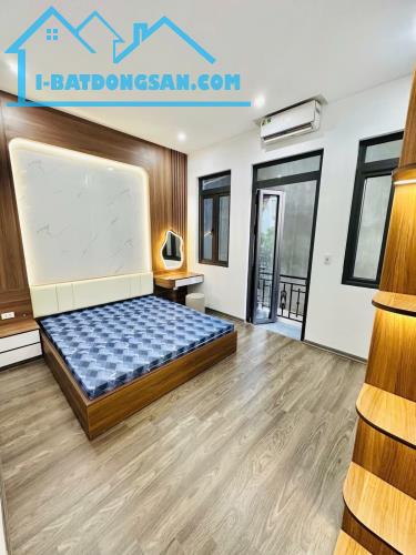 BÁN NHÀ CẦU GIẤY DT50M, 5T, 10,5 TỶ.