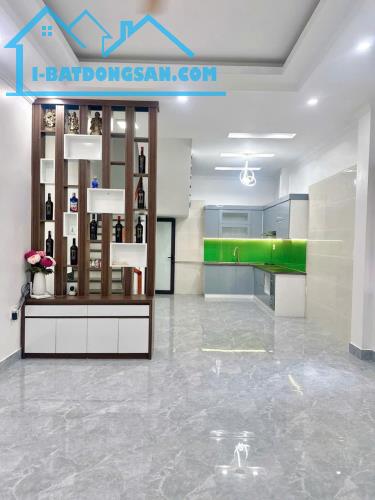Nhà dân xây độc lập, 4 tầng 1 tum tại Đồng Thiện ngay Aeon Mall 44m2*4 tầng - 3tỷ85