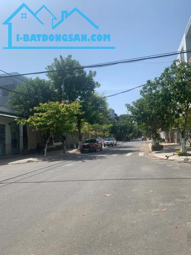 *Bán đất Góc 2 mặt tiền đường Hương Hải Thiền Sư, dt 90m2 (ngang 6.8m), giá 10 Tỷ