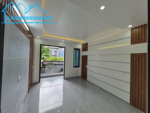 BÁN NHÀ ĐẸP 3.2 TỶ 3 TẦNG 67M2 CÓ SÂN ĐỂ Ô TÔ NGÕ HÀN THUYÊN