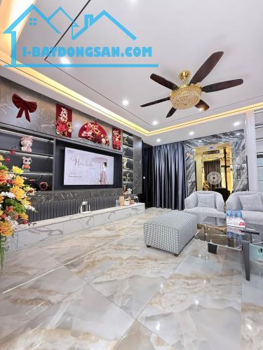 NGUYỄN CHÁNH- 15,6 TỶ- 60M RA PHỐ- 50M- 7 NGỦ- THOÁNG TRƯỚC SAU- THANG MÁY- Ở LÀ THÍCH.