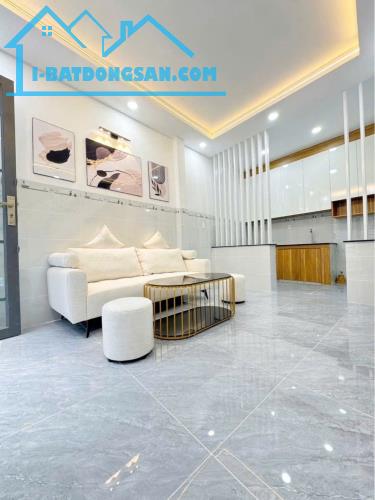 Nhà full nội thất 2 tầng ngay BV Bình Tân, ngang lớn 6m mà chỉ 2Đ hơn