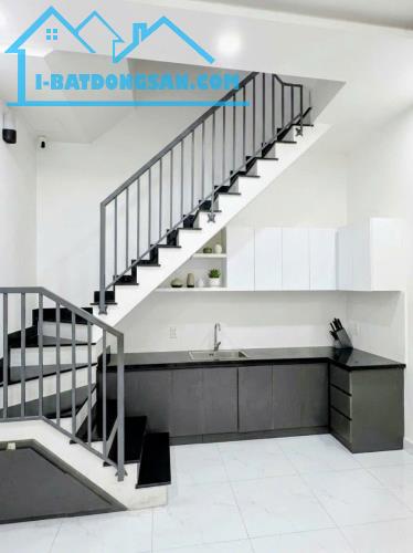 Nhà Tân Bình – Âu Cơ, 3 tầng ở ngay - CHDV …, ngang 4m - dài 19m - hơn 8 tỷ nhẹ.