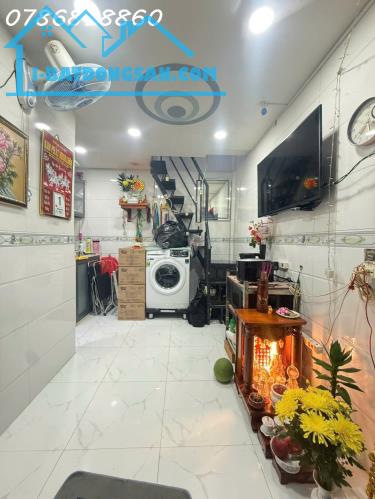 BÁN NHÀ 2 TẦNG HẺM 391 HUỲNH TẤN PHÁT Q7 CHỈ 660TR