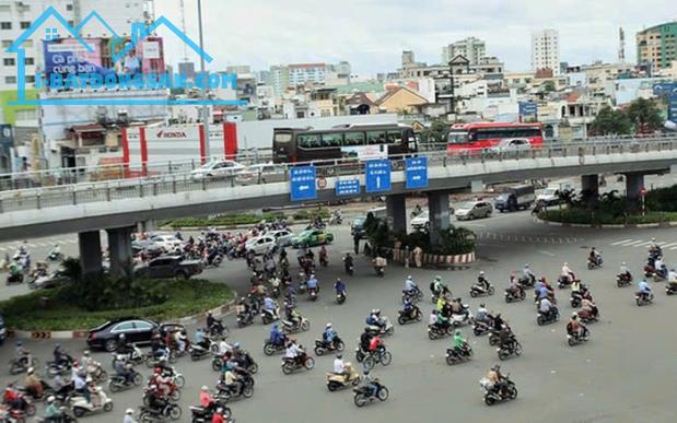 Bán nhà nát 5 lầu MTKD ngay Hàng Xanh BT 140m2 ngang 5m sát Landmark 81 XVNT 19.8 tỷ