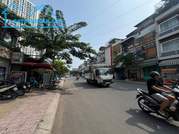 Mặt tiền đối diện Bến xe quận 8, đường Tạ Quang Bửu, 4x16, Nhà đẹp 4 tầng - 0931172218