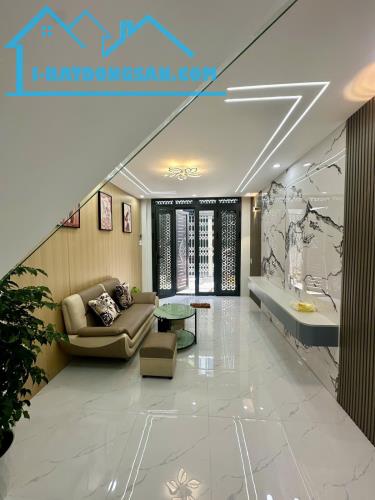 Nhà mới 3 tầng Phú Thọ Hòa gần chợ vải , khu sầm uất KD đỉnh, nở hậu, gần mặt tiền, 3.X tỷ