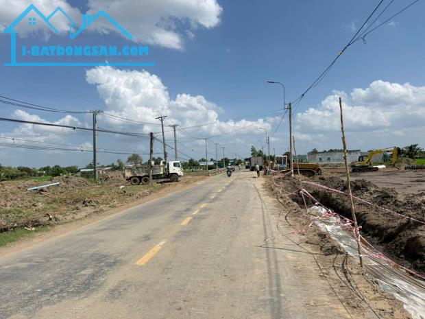 Bán nhà vườn gần 1.900m2 - Thổ cư hơn 1.600m2 - View sông Vàm Cỏ Tây - Giá 5,9 tỷ