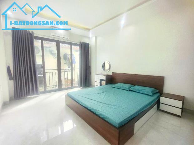 BÁN NHÀ PHƯỜNG LĨNH NAM 36M2, 6 TẦNG, THANG MÁY, HƠN 6 TỶ, 10M RA Ô TÔ TRÁNH