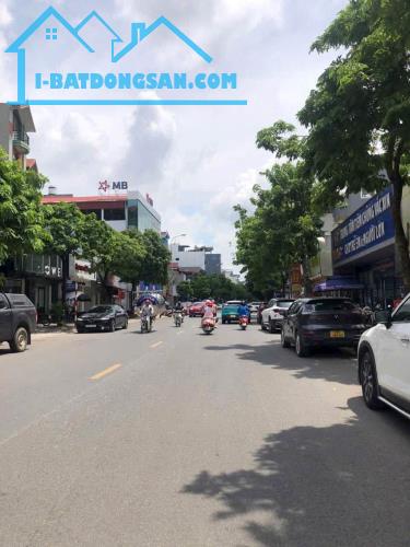 Siêu đẹp, bán đất mặt Phố Ngô Xuân Quảng, 93m - kinh doanh - vỉa hè ô tô tránh -38 tỷ thư