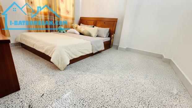 Bán Nhà Thạch Lam – Ngang 5.2m, Sàn 140m²+, Dòng Tiền 15 Triệu/Tháng