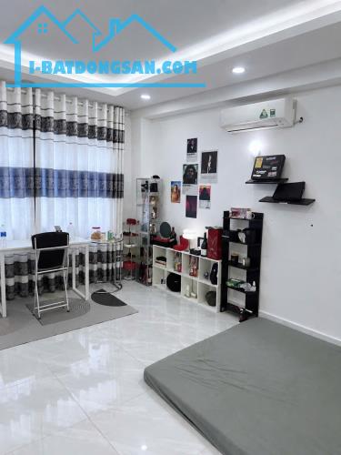 Bán Nhà Quận 3 - Hẻm 4M - 35M - 3PN - Tặng Nội Thất - Nhỉnh 8 Tỷ