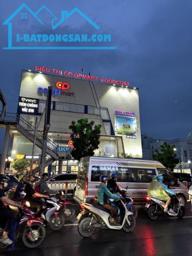 GIẢM 2 TỶ – NHÀ LÔ GÓC NGANG 10M, ĐỐI DIỆN CO.OPMART QUANG TRUNG 102M² GIÁ 9,9 TỶ