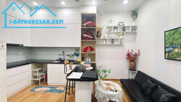 Bán nhà Ngõ Văn Chương - 28m² - 3 tầng - 2 ngủ - Full nội thất - Dưới 4 tỷ