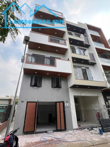 Bán tòa CHDV 6 tầng có thang máy Vườn Lài, An Phú Đông, Q.12, 98m2, 15 phòng, 70tr/tháng,