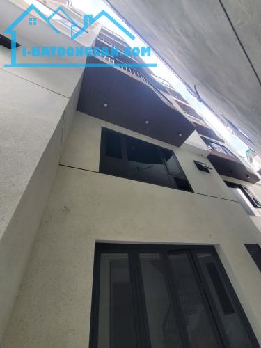Bán nhà Ngọc Thuỵ,Long Biên 7 tầng,30m,mt5.4m oto đỗ cổng nhỉnh 7 tỷ