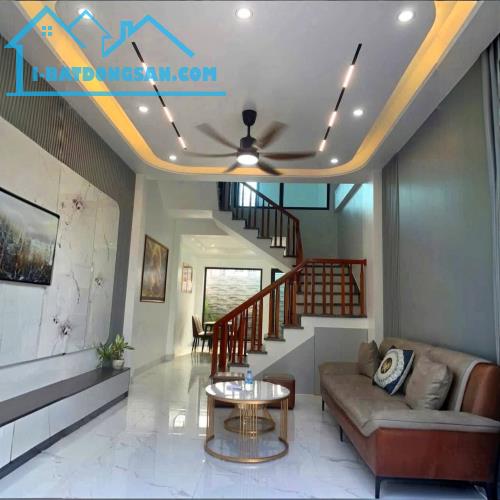 Bán nhà lõi trung tâm Hoàng Minh Thảo, ngõ thông, gần phố, gần ô tô, 56m2, 2.85 tỷ