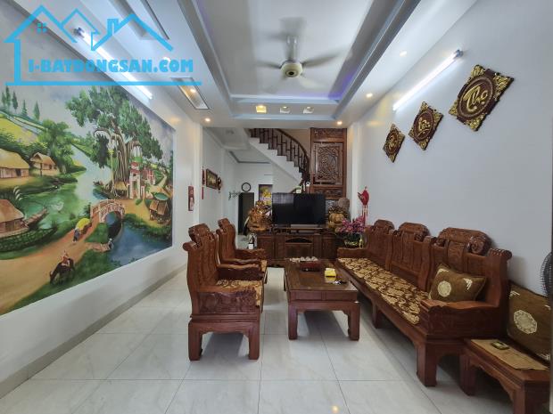 BÁN NHÀ ĐẸP GIÁ RẺ 2.1 TỶ 3 TẦNG 59M2 ( ĐÔNG NAM ) NGÕ CÙ CHÍNH LAN
