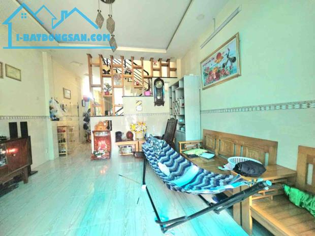 Bán nhà trục QL13 ngay KDT Vạn Phúc - 90m2 (4.5x20) - 3 tầng 6PN - giá tốt - 6.79 tỷ