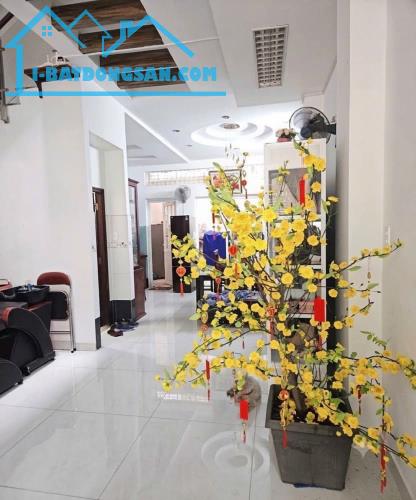 Bán nhà 2 mặt tiền - QL13 cạnh KDC Hồng Long - 97m2 - 6PN dòng tiền 35tr - giá 12.5 tỷ