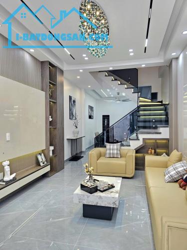 Phố Chợ Hàng, nhà xây mới độc lập có sân cổng, 47m2*4 tầng - 4tỷ25, ngõ nông ngay chợ.