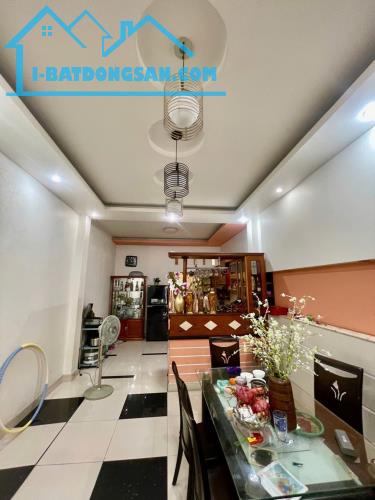 BÁN NHÀ MẶT TIỀN GẦN TÔ NGỌC VÂN – NHÀ 3 TẦNG BTCT – GẦN 200M² DTS – HXH 7M – 5.6 TỶ