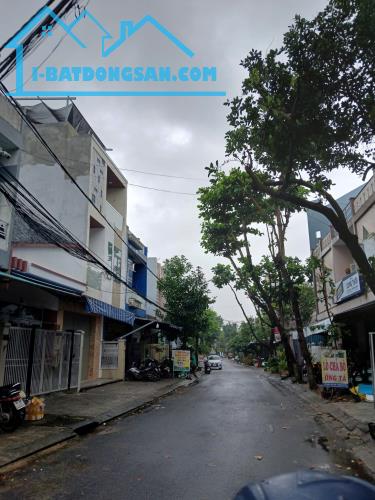 *Bán Lô đất đường Đào Trí, gần sông Thăng Long, dt 75m2 (ngang 5m), giá 6,8 Tỷ
