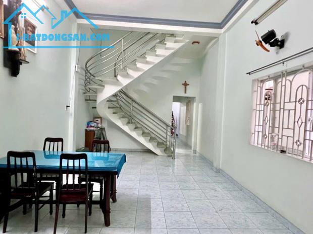 Nhà Tân Bình - Hà Bá Tường, 3 tầng ở ngay - KD- ngang hơn 4m - dài 28m - hơn 12 tỷ.