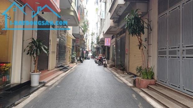 Bán nhà Trần Quốc Hoàn 36m² 4 tầng phân lô, ô tô tránh kinh doanh 14.3 tỷ