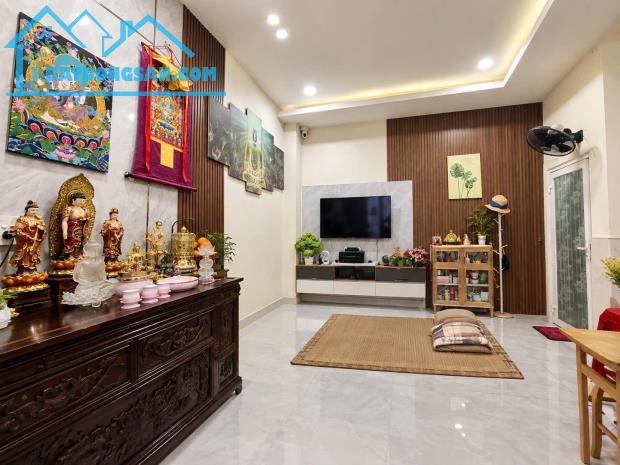 Nhà đẹp gần Đại học Bách Khoa - Diện tích 30m2 - Mới ở ngay - chỉ 4 tỷ hơn