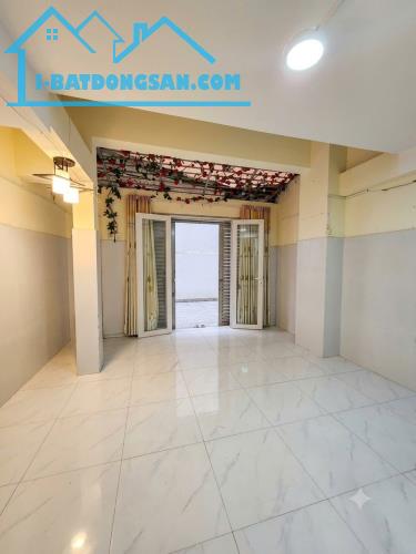 NHÀ MỚI 4 TẦNG BTCT – CHO THUÊ 17TR/T – SÁT MẶT TIỀN NGUYỄN ĐÌNH CHÍNH - NGANG 4M NỞ HẬU
