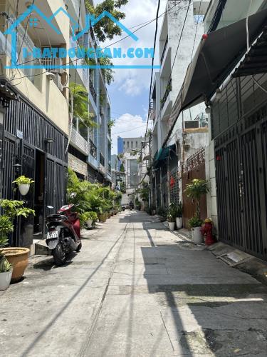 Chỉ 4 tỷ hơn có nhà - Hẻm xe hơi ngay giáo xứ Tân Hương - Diện tích tốt 40m2