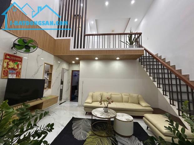 Căn nhà 2 tầng, kiệt gần Điện Biên Phủ , diện tích 76 m2, giá hơn 4 tỷ, có 3 phòng ngủ.