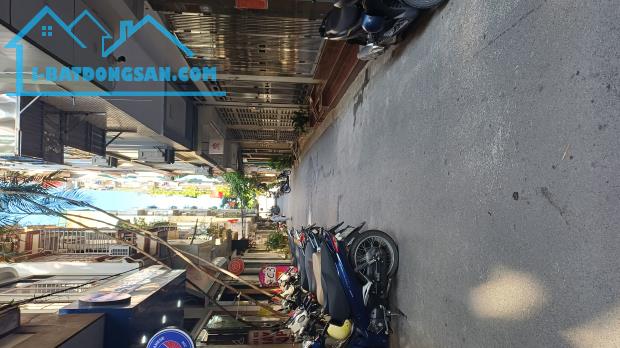 Bán nhà phố Phạm Văn Đồng 40m² – phân lô – ô tô tránh – vị trí thuận tiện, giá hấp dẫn